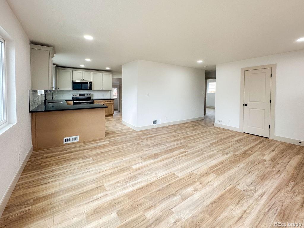 3065 W Harvard Avenue