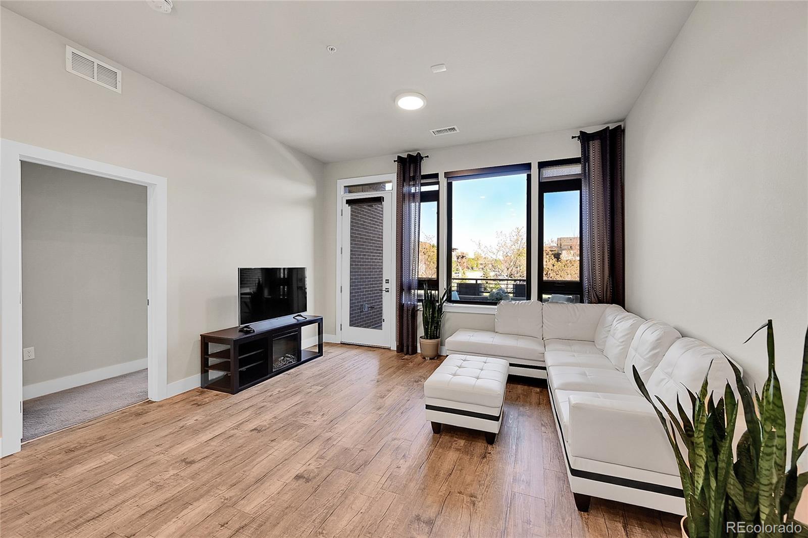 6619 E Lowry Boulevard 112