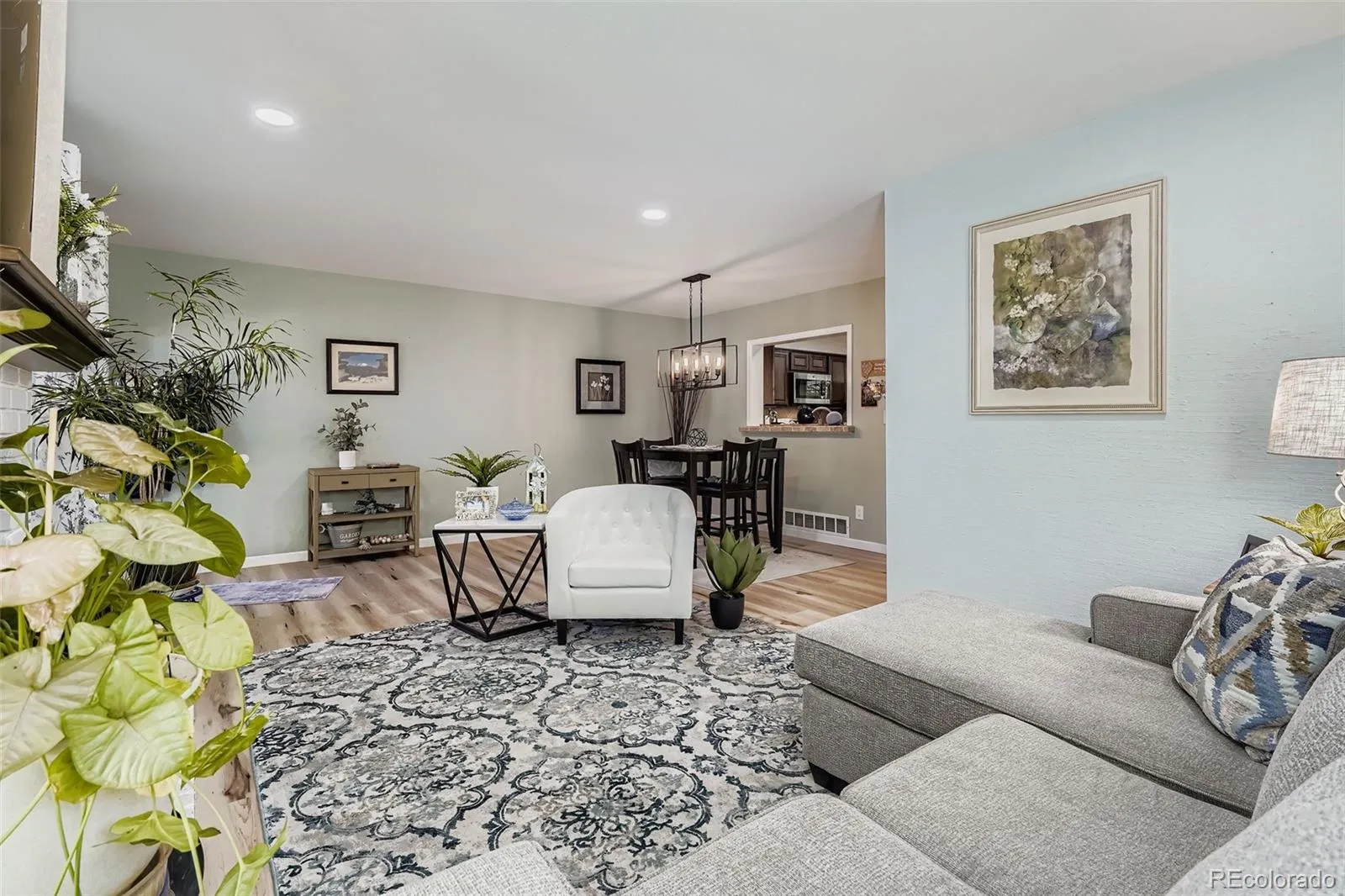 Littleton, Colorado 80123, United States, 3 Bedrooms Bedrooms, ,2 BathroomsBathrooms,Residential,Coming Soon,226408