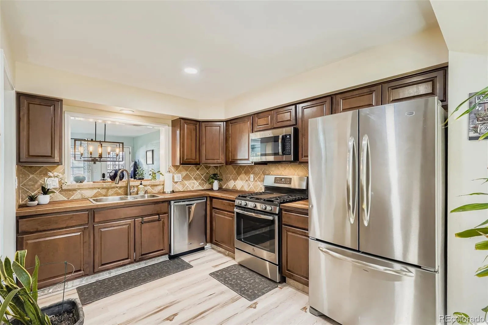 Littleton, Colorado 80123, United States, 3 Bedrooms Bedrooms, ,2 BathroomsBathrooms,Residential,Coming Soon,226408