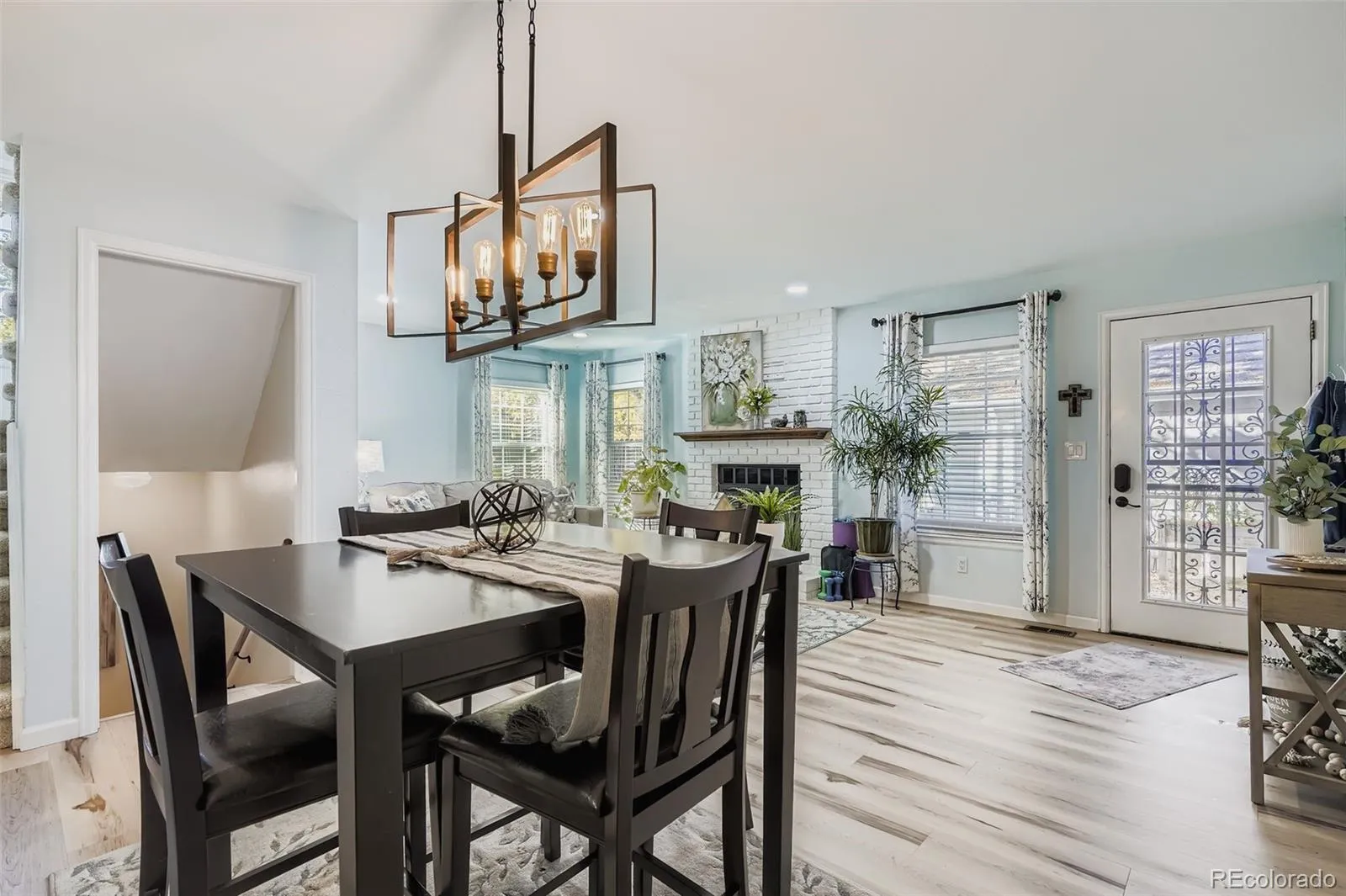 Littleton, Colorado 80123, United States, 3 Bedrooms Bedrooms, ,2 BathroomsBathrooms,Residential,Coming Soon,226408