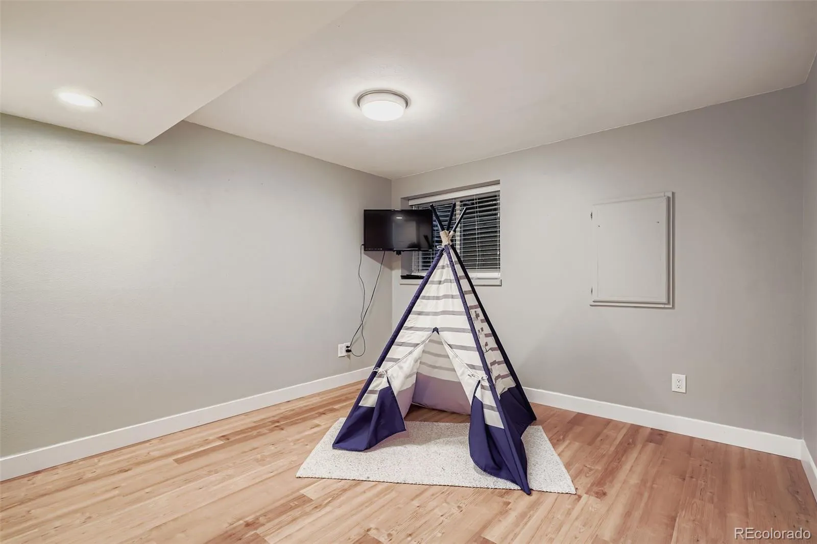 Littleton, Colorado 80123, United States, 3 Bedrooms Bedrooms, ,2 BathroomsBathrooms,Residential,Coming Soon,226408