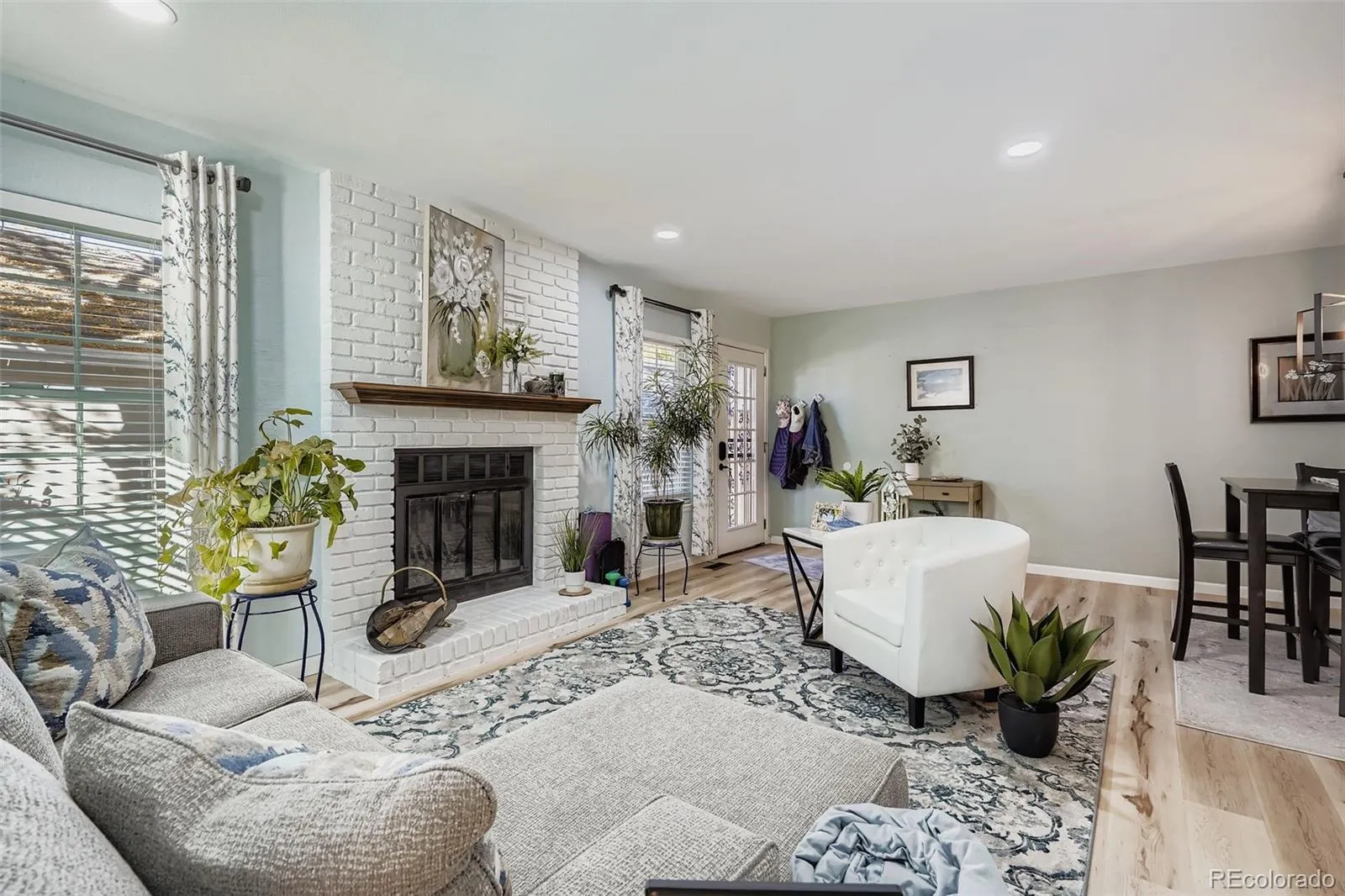 Littleton, Colorado 80123, United States, 3 Bedrooms Bedrooms, ,2 BathroomsBathrooms,Residential,Coming Soon,226408