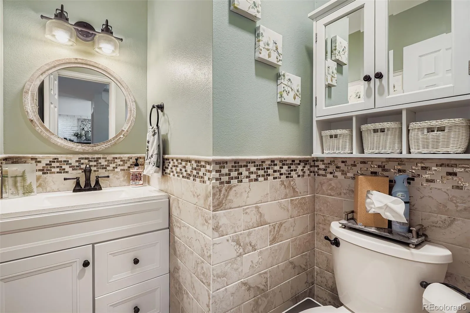 Littleton, Colorado 80123, United States, 3 Bedrooms Bedrooms, ,2 BathroomsBathrooms,Residential,Coming Soon,226408