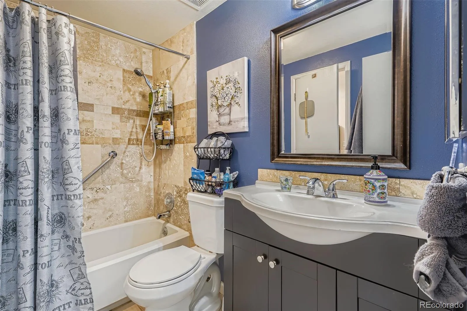 Littleton, Colorado 80123, United States, 3 Bedrooms Bedrooms, ,2 BathroomsBathrooms,Residential,Coming Soon,226408