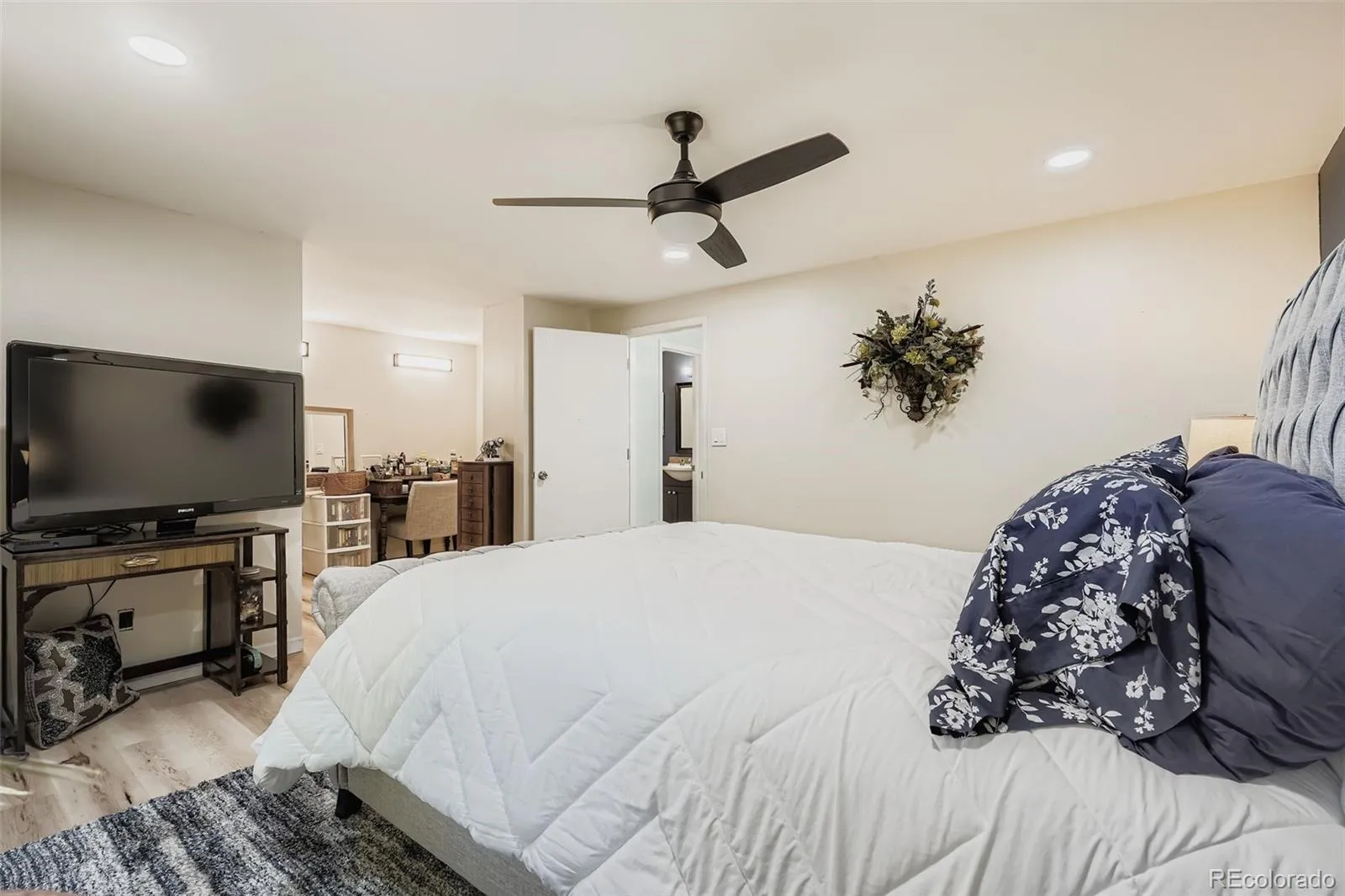 Littleton, Colorado 80123, United States, 3 Bedrooms Bedrooms, ,2 BathroomsBathrooms,Residential,Coming Soon,226408