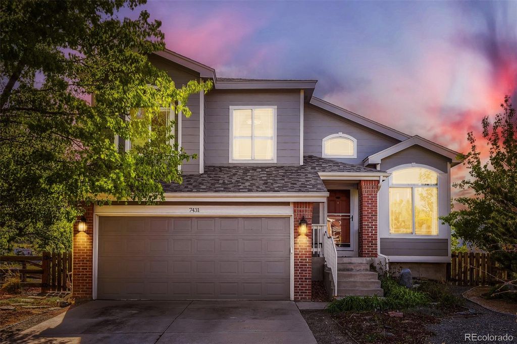 Photo of 7431 Bison Place, Littleton, CO 80125 (MLS # 8209969)