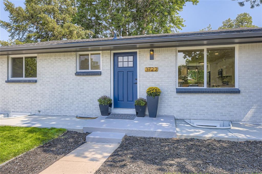Photo of 3722 S Green Court, Englewood, CO 80110 (MLS # 1948396)