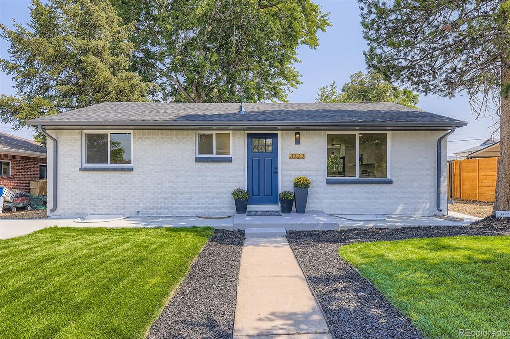 Photo of 3722 S Green Court, Englewood, CO 80110 (MLS # 1948396)