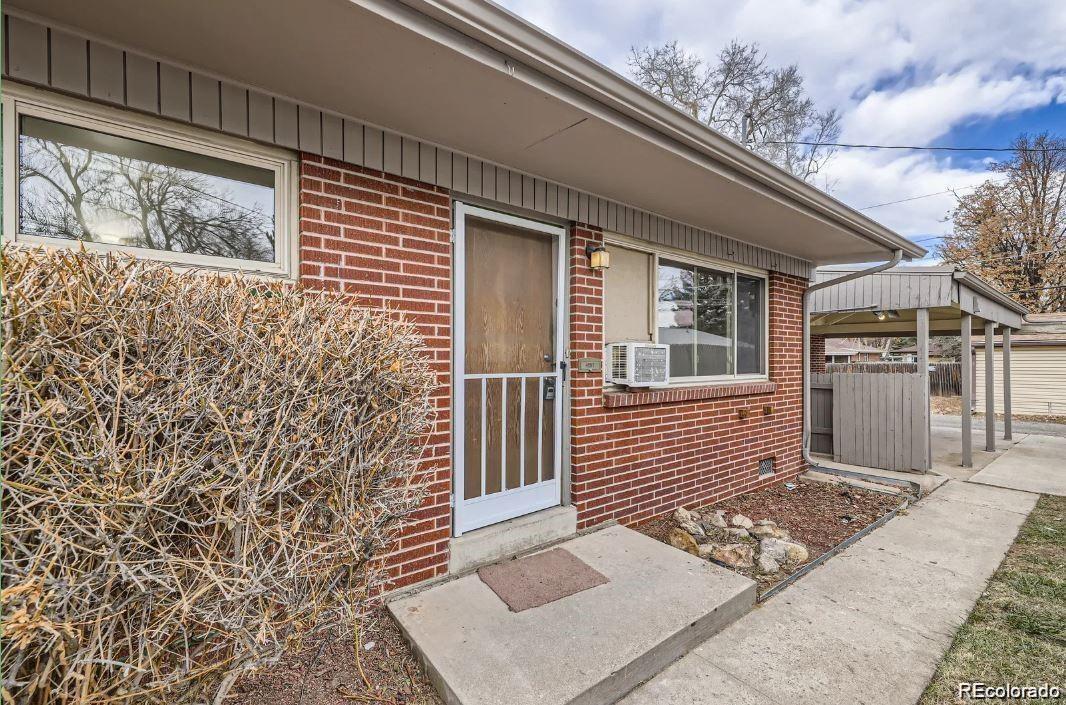 4585/4587 E Yale Avenue