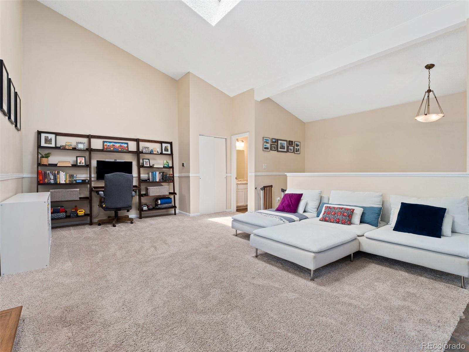 2908 W Rowland Avenue