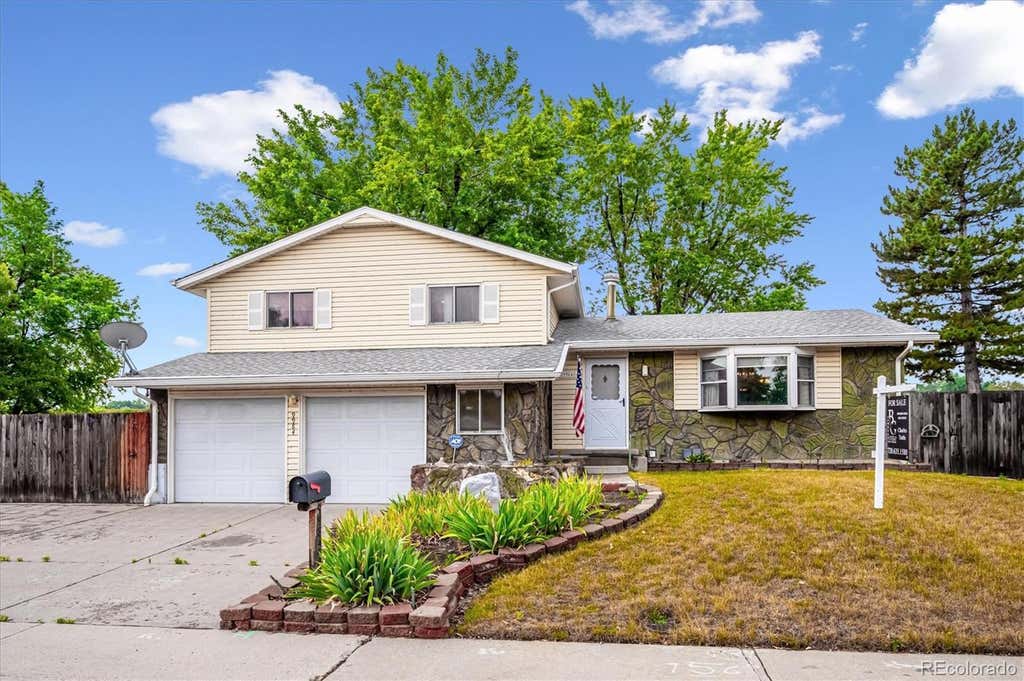 Photo of 9984 W Maryland Drive, Lakewood, CO 80232 (MLS # 6834369)