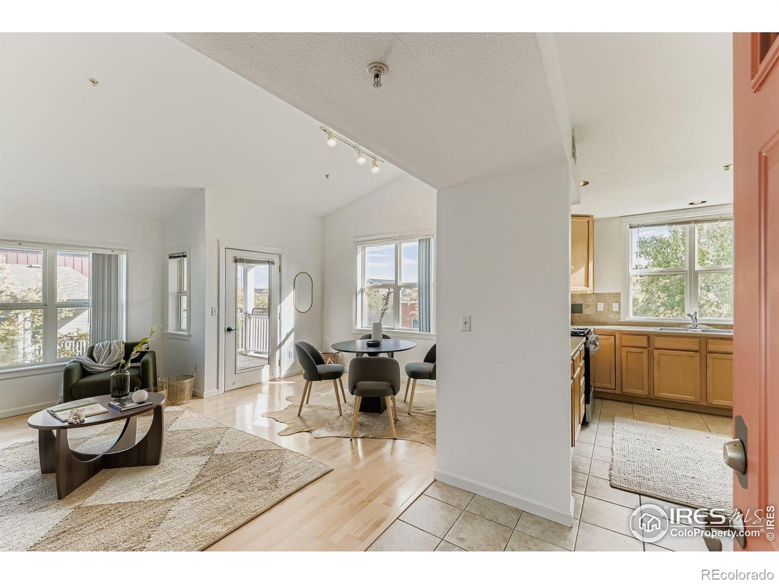 1400 Lee Hill Drive 6