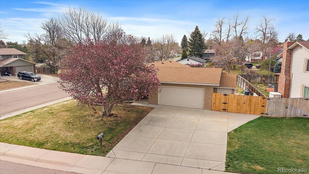 Photo of 6854 W Roxbury Place, Littleton, CO 80128 (MLS # 9155658)