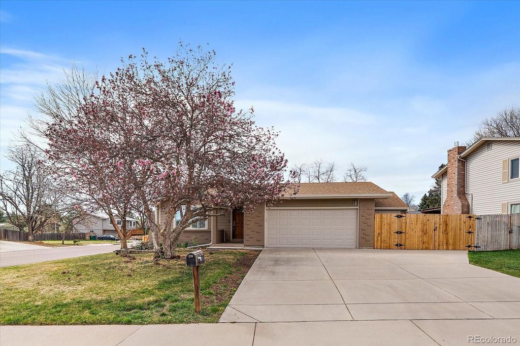 Photo of 6854 W Roxbury Place, Littleton, CO 80128 (MLS # 9155658)