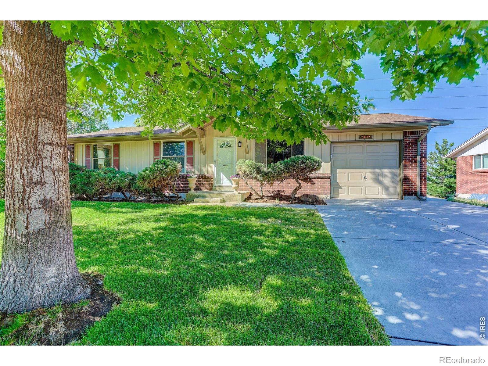 1431 S Magnolia Way