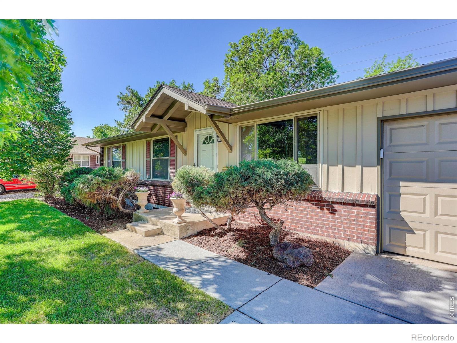 1431 S Magnolia Way