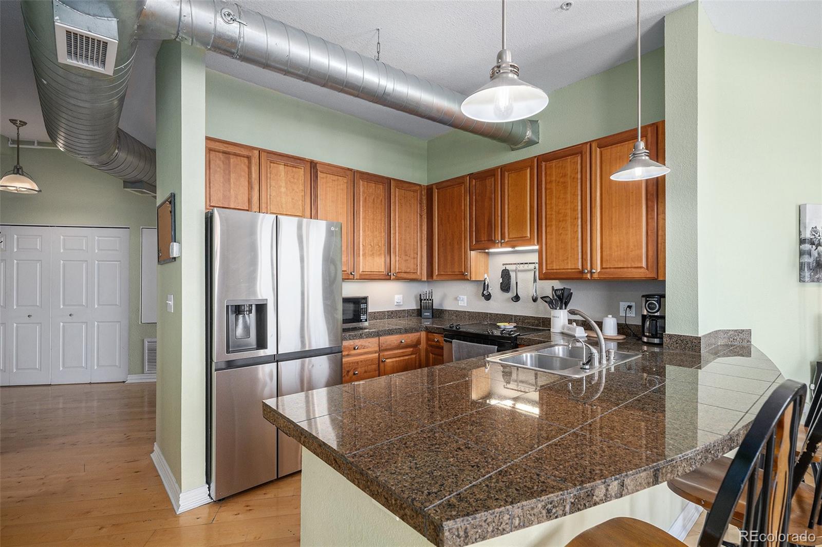 277 N Broadway 403