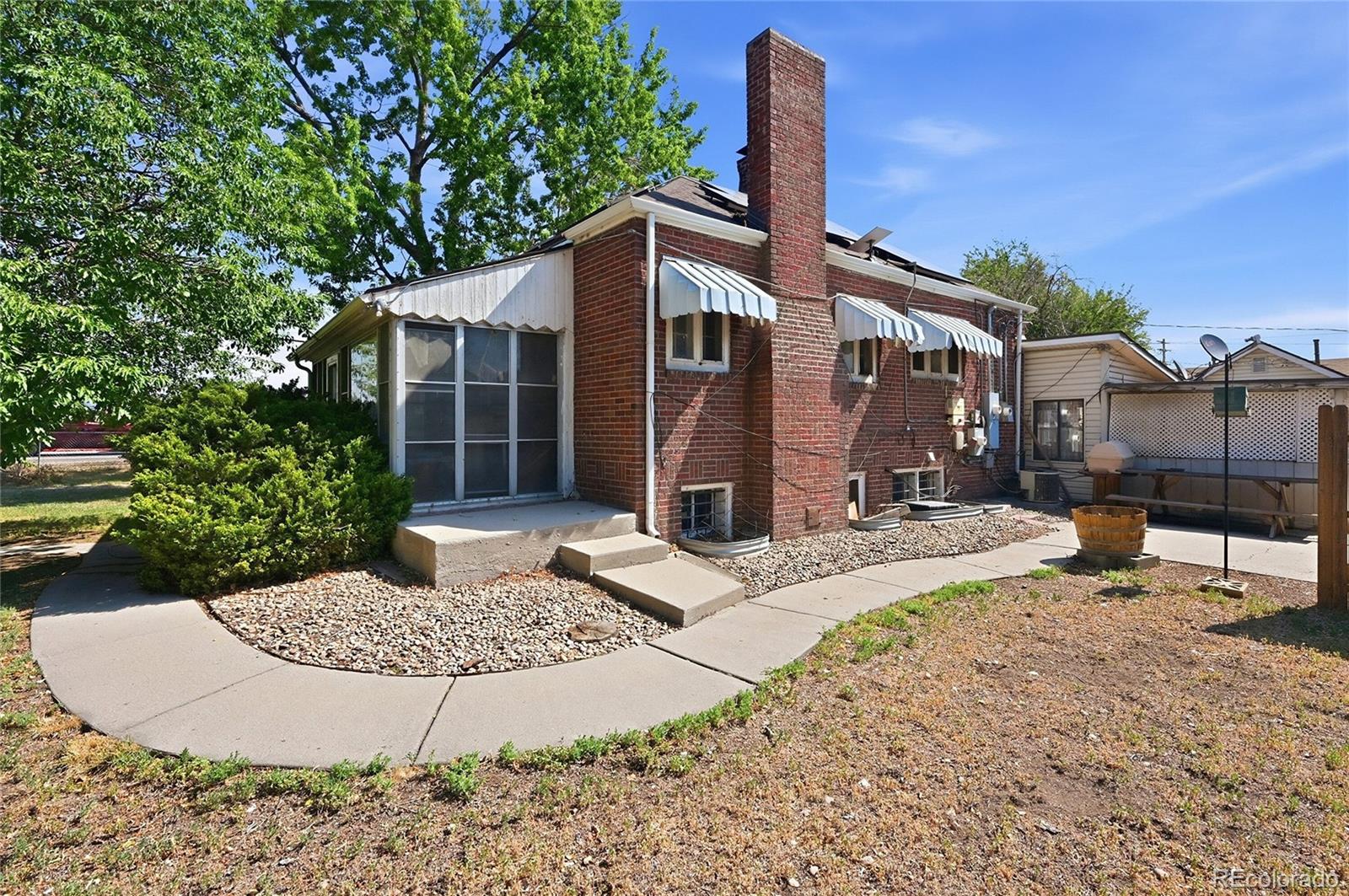 980 Benton Street 982