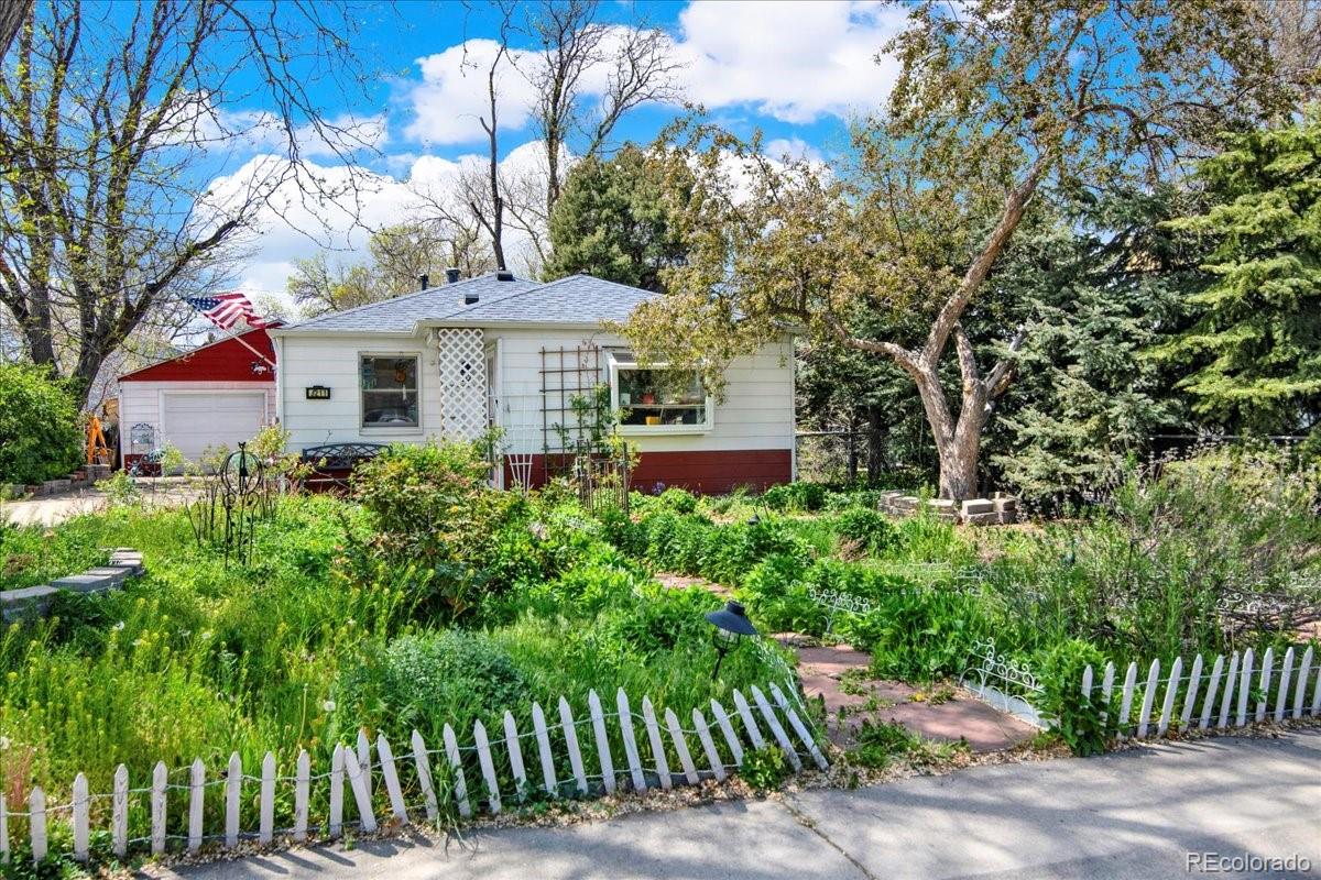 5211 Dover Street, Arvada, CO, 80002 1 5211 Dover Street