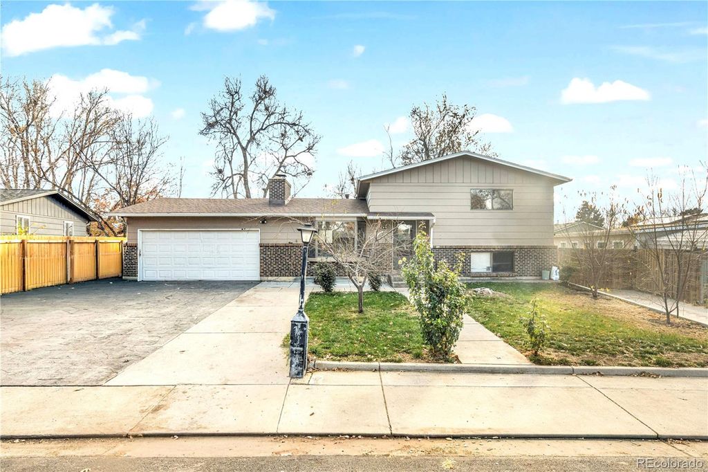 Photo of 631 Buchanan Lane, Longmont, CO 80504 (MLS # 7887594)
