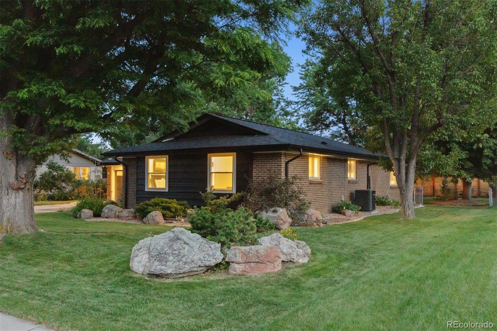 8612 W 69th Place