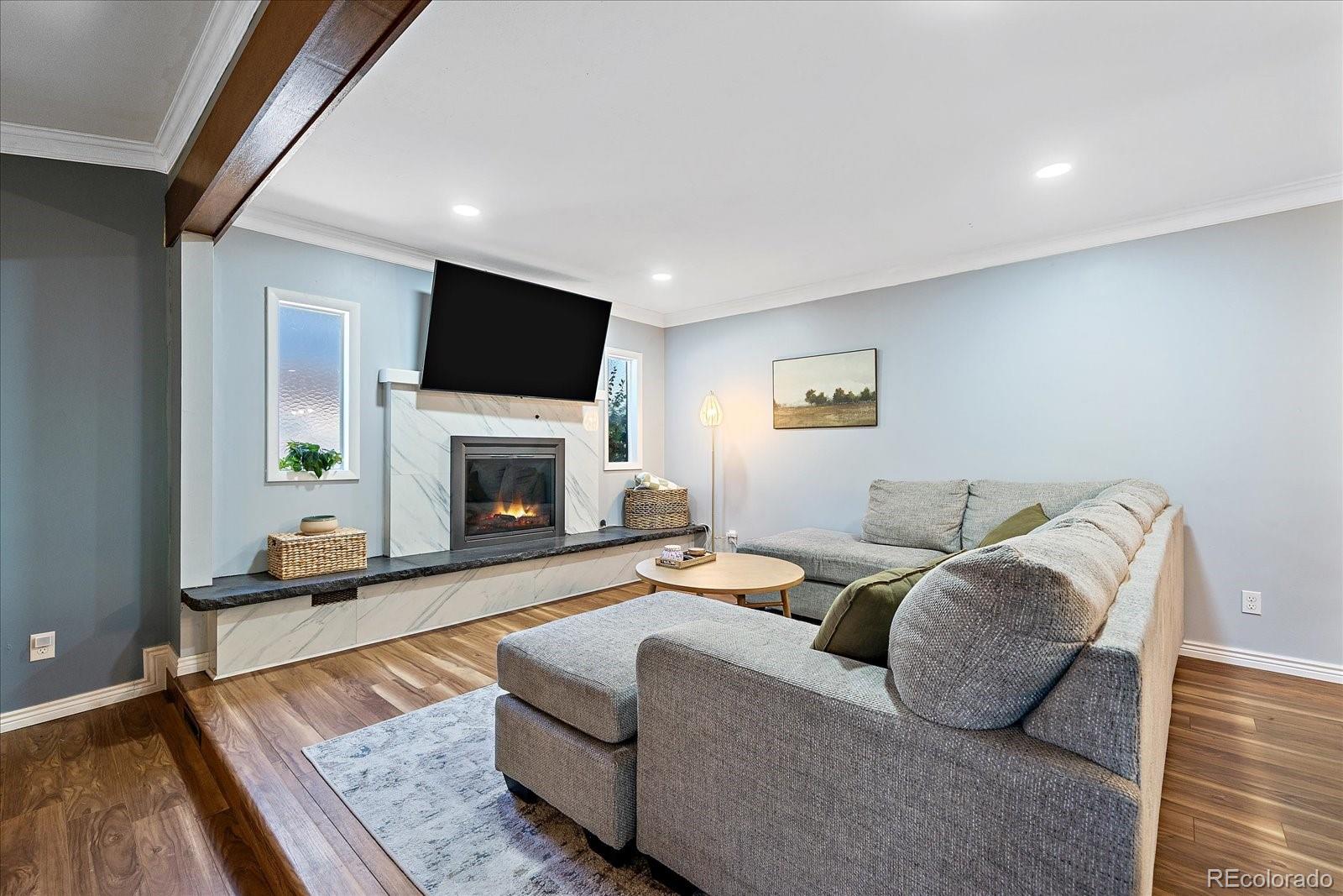 1809 S Van Gordon Court