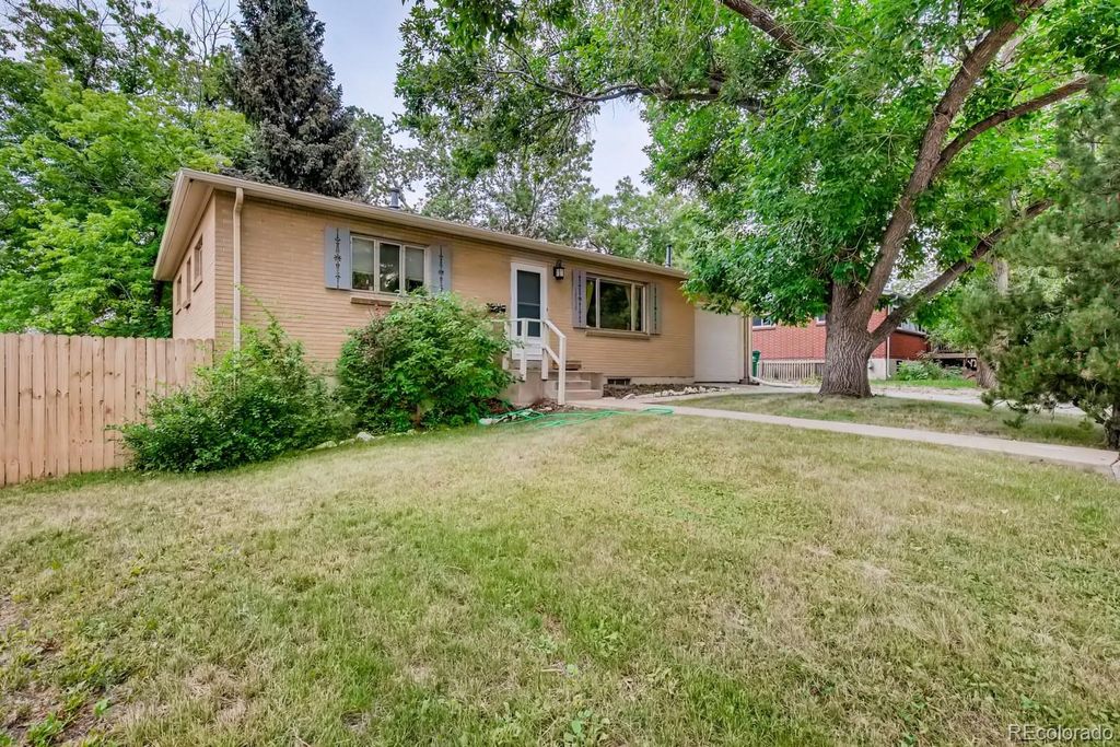 Photo of 12030 W Dakota Drive, Lakewood, CO 80228 (MLS # 2694460)
