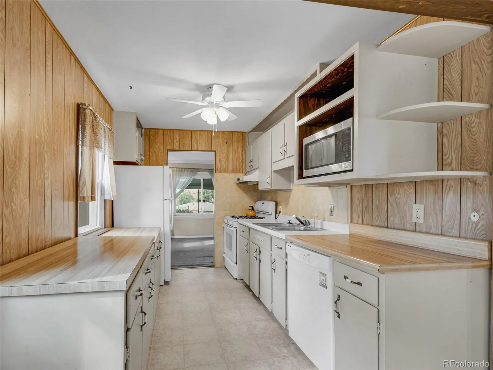 Golden, Colorado 80403, United States, 2 Bedrooms Bedrooms, ,1 BathroomBathrooms,Residential,Active,206498