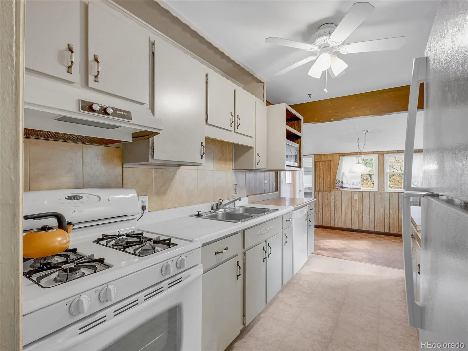 Golden, Colorado 80403, United States, 2 Bedrooms Bedrooms, ,1 BathroomBathrooms,Residential,Active,206498