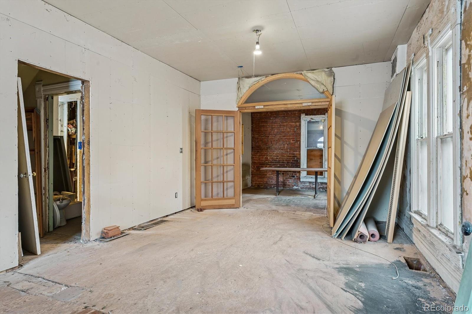 934 S Washington Street