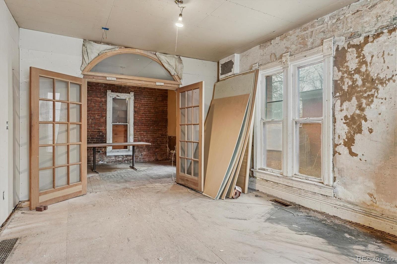 934 S Washington Street