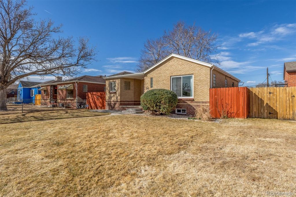 Photo of 3627 Leyden Street, Denver, CO 80207 (MLS # 8930250)