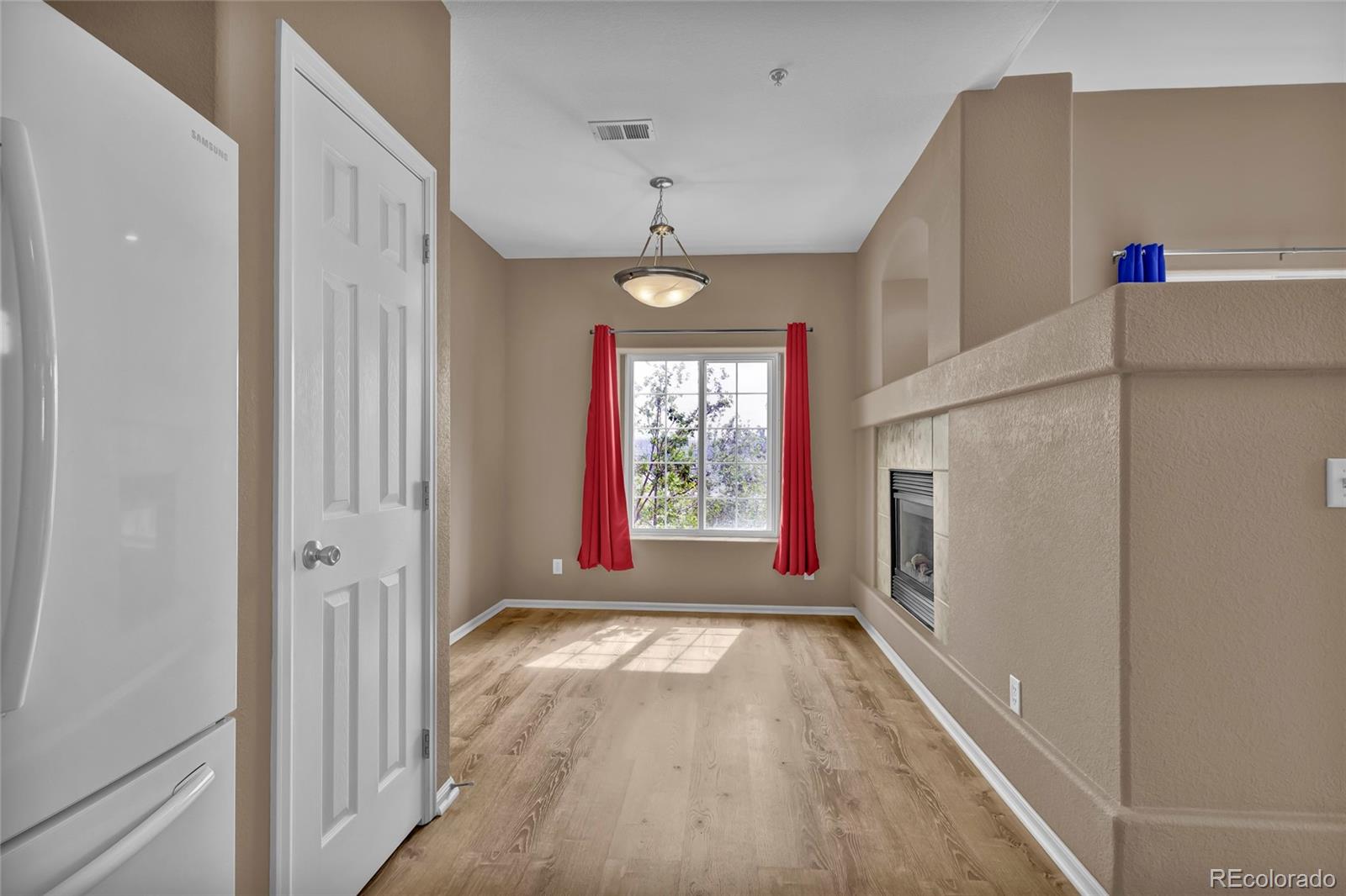 488 Black Feather Loop 215