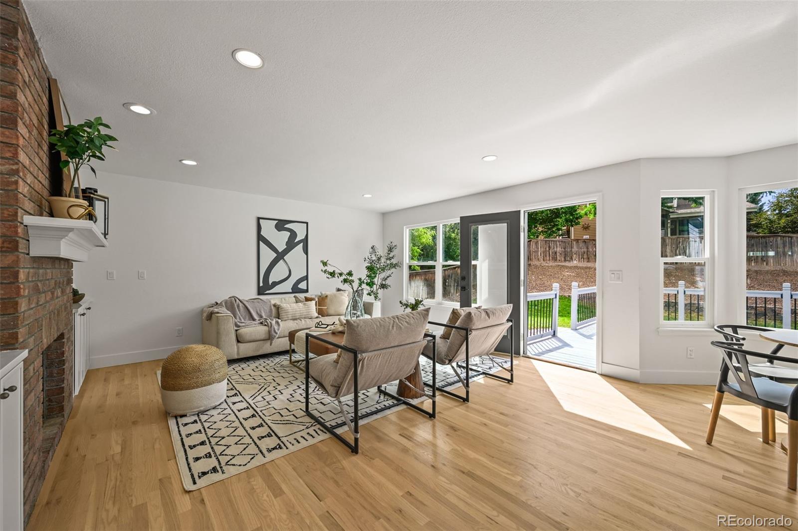 638 E Huntington Place