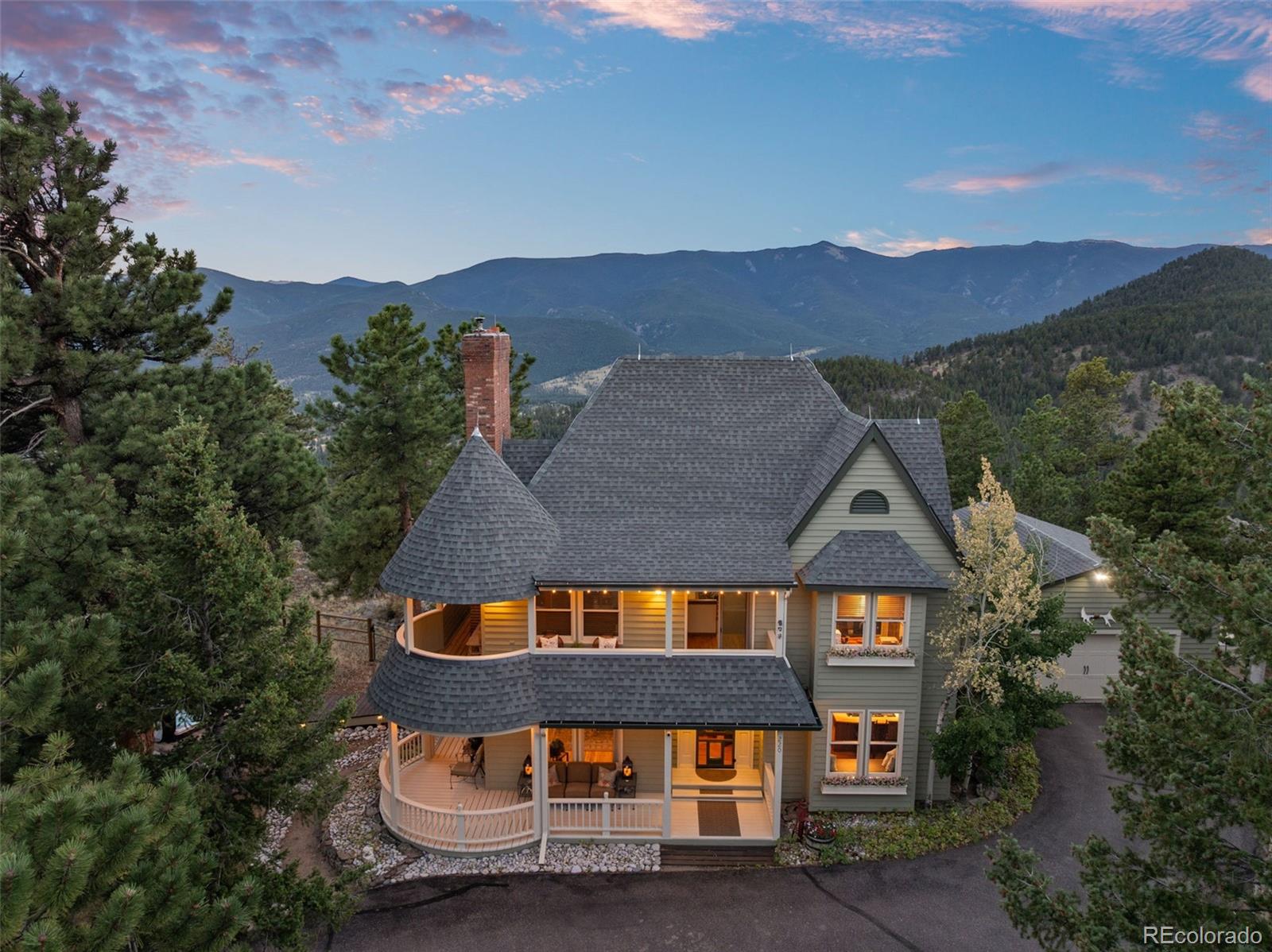 220 Ravenswood Court