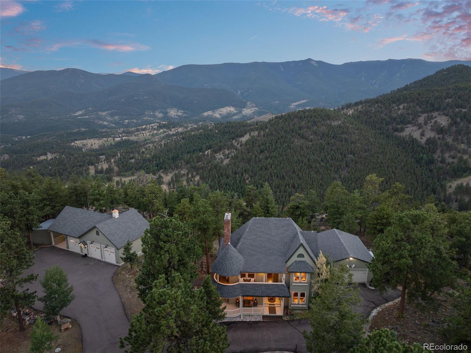 220 Ravenswood Court
