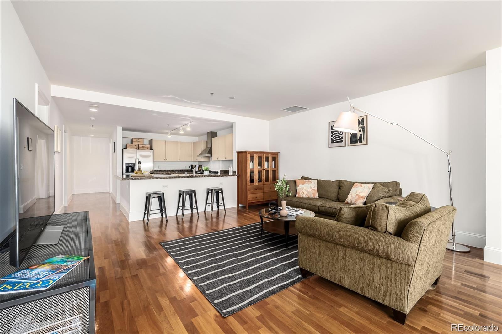 1560 Blake Street 810