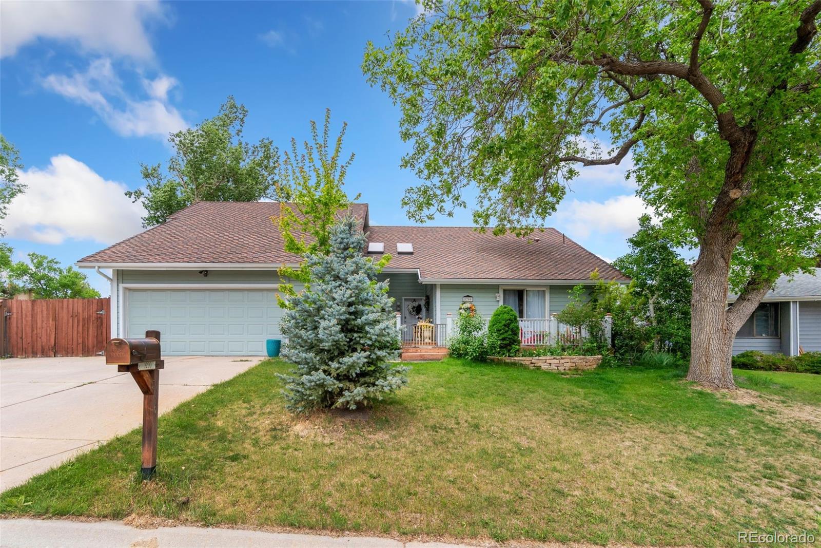8200 S Locust Way