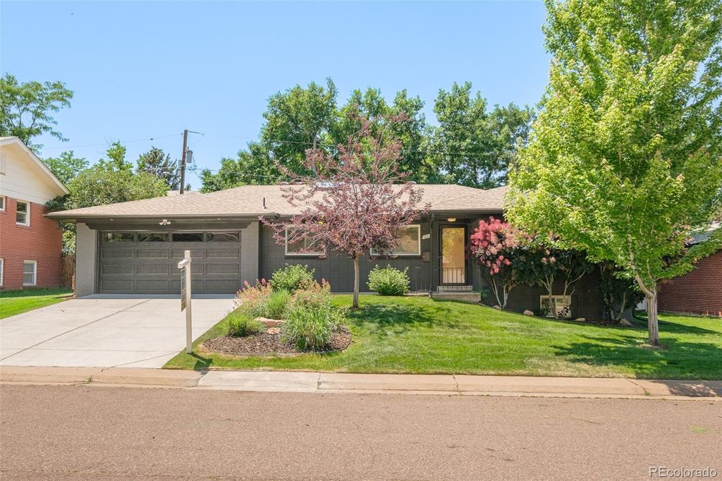 Photo of 621 S Harrison Lane, Denver, CO 80209 (MLS # 5483359)