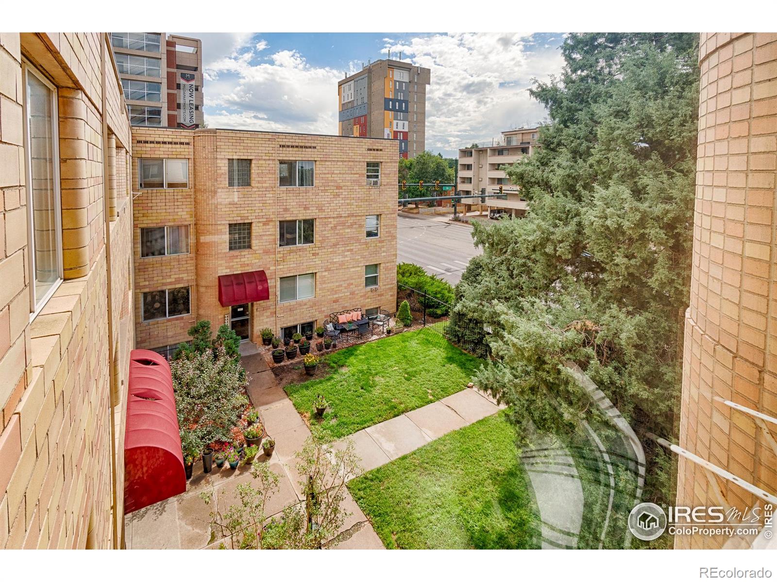 1100 Colorado Boulevard 305