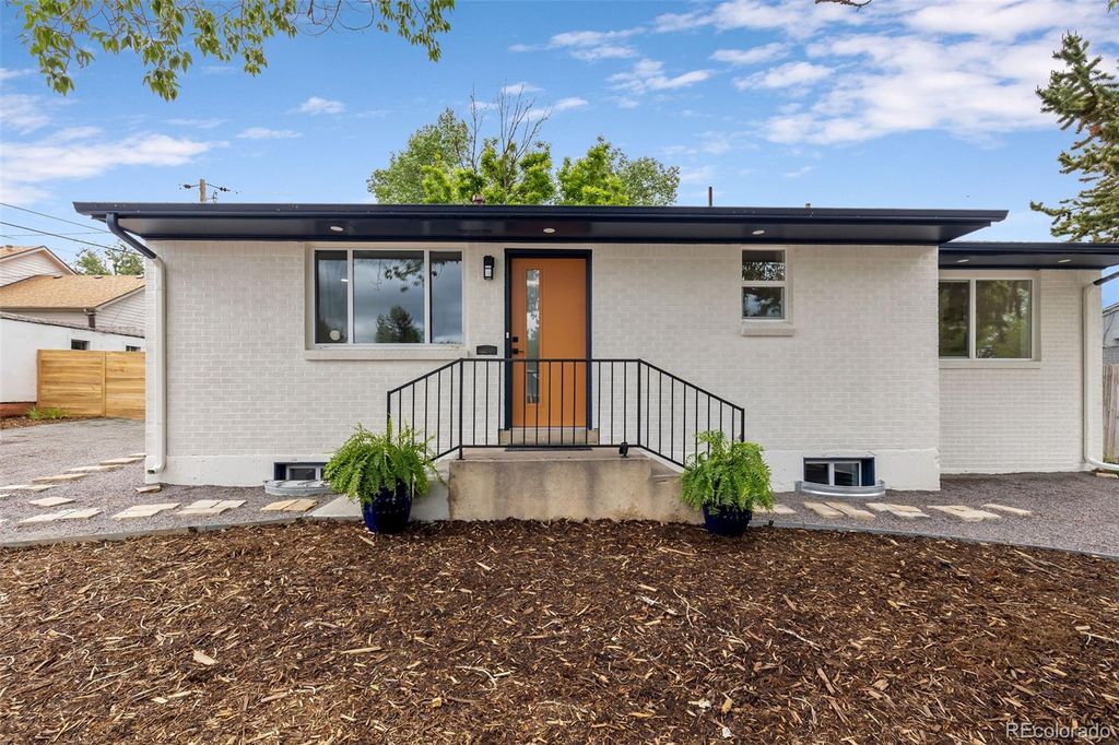 Photo of 5573 S Huron Street, Littleton, CO 80120 (MLS # 3508305)