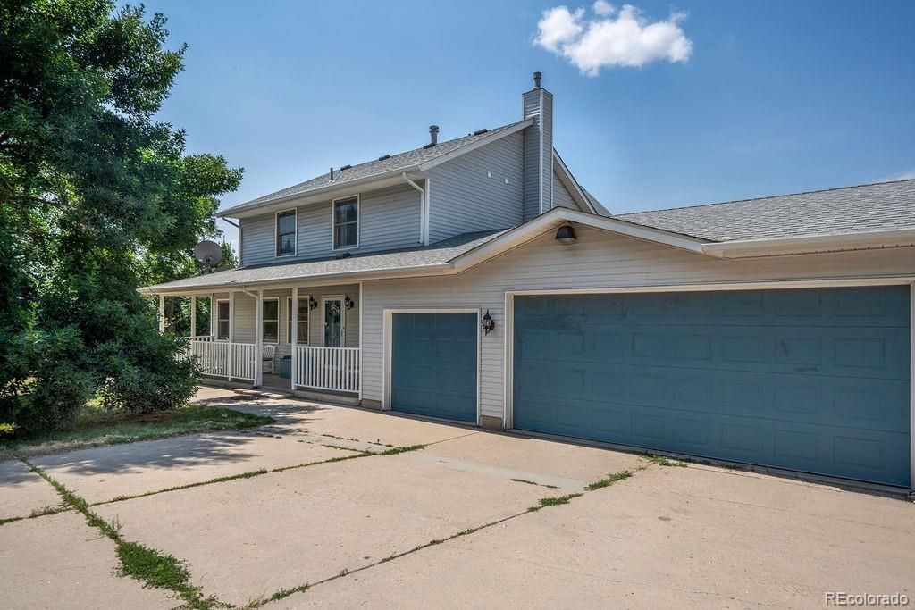 Photo of 7293 W Lakeside Drive, Littleton, CO 80125 (MLS # 4989101)