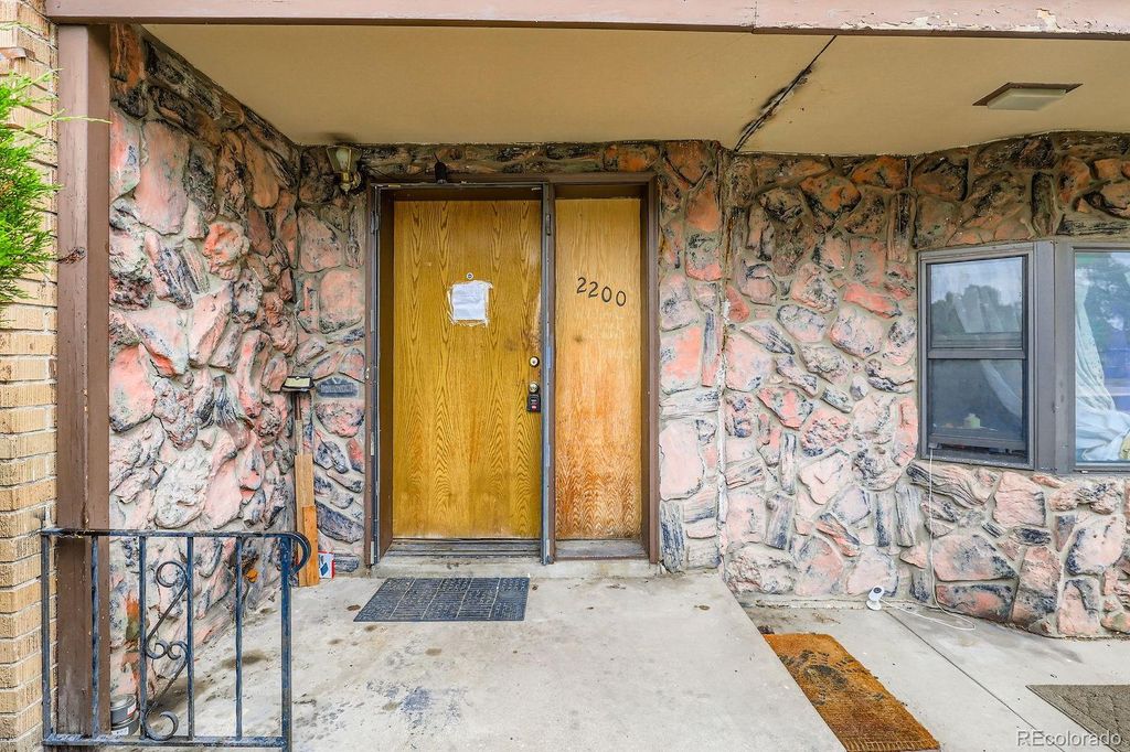 Photo of 2200 Poplar Street, Denver, CO 80207 (MLS # 8074473)