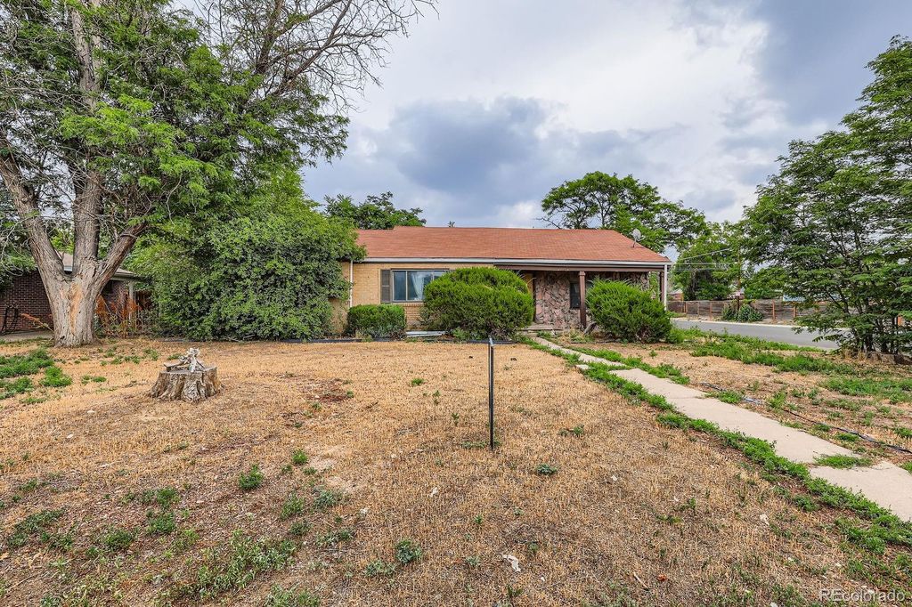Photo of 2200 Poplar Street, Denver, CO 80207 (MLS # 8074473)