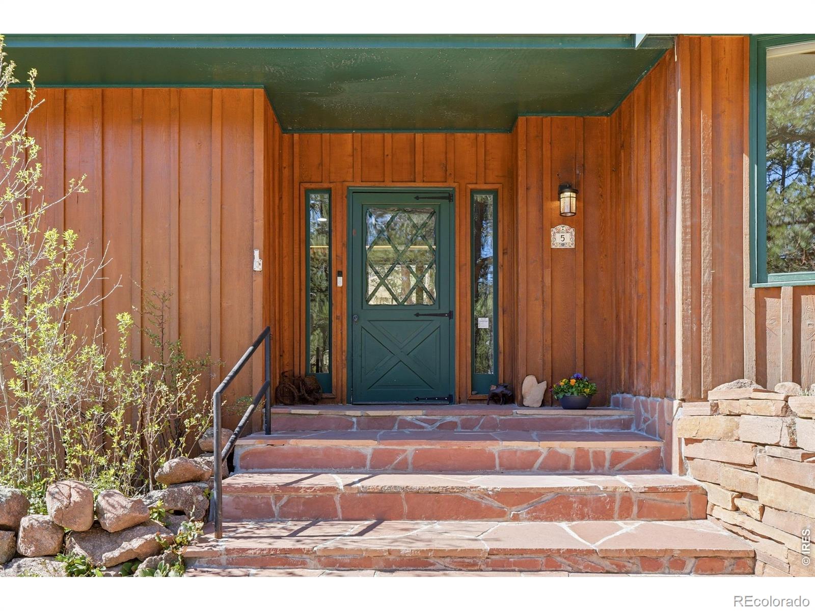 5 Mohawk Road