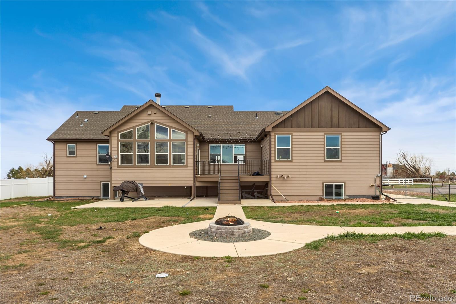 859 Schrage Way