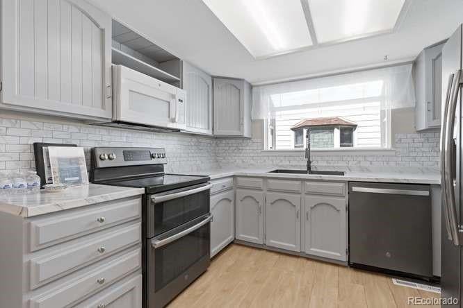 9313 W 91st Place