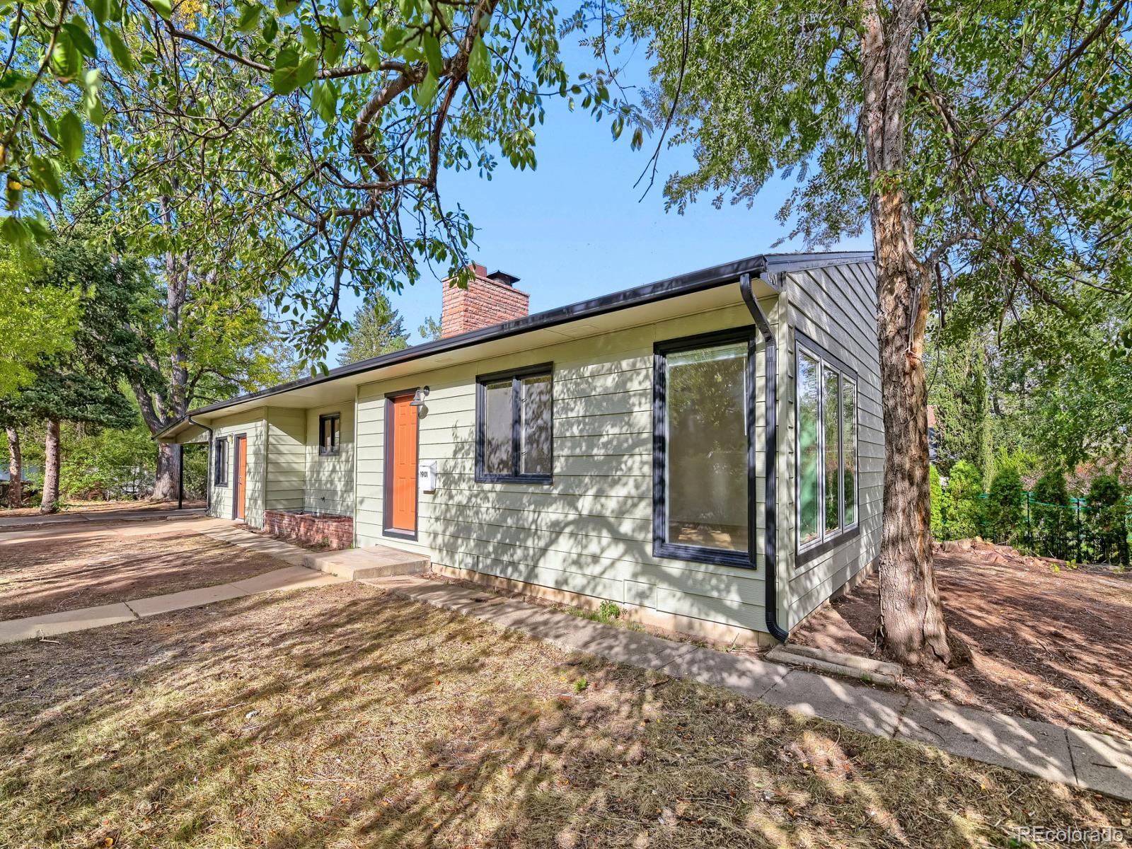1901 Columbine Avenue