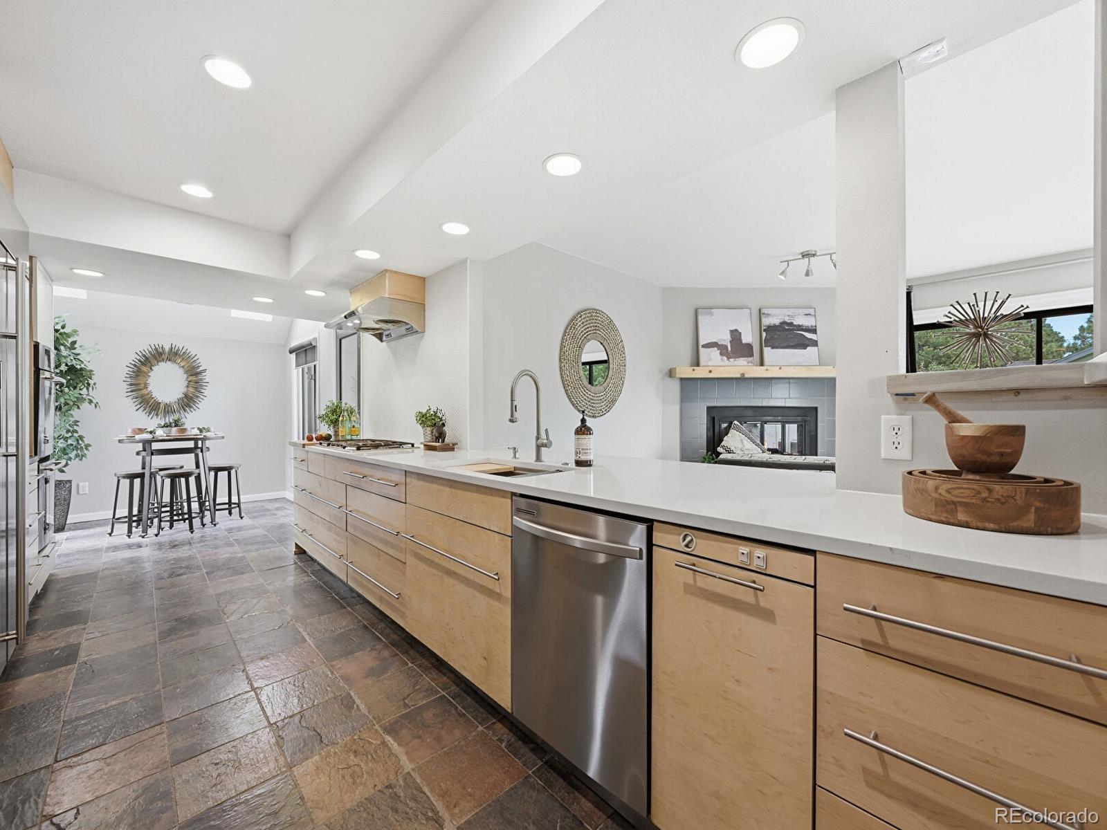 8190 Lakeshore Drive